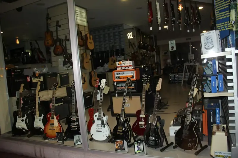 Instrumentos Musicias, Fabricação e Conserto de cavaquinho, banjo e Violão em Taguatinga